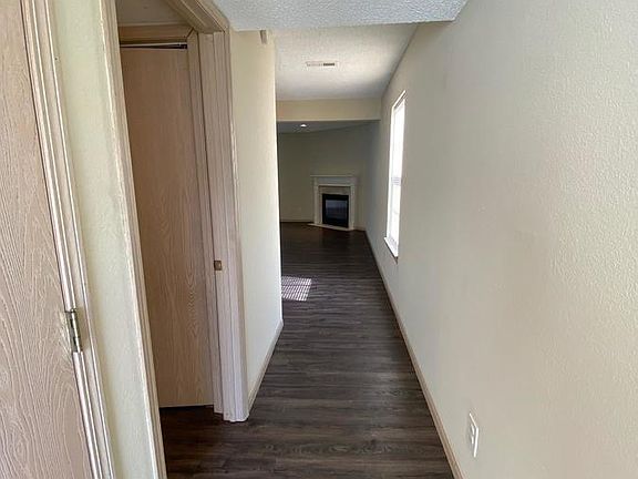 2nd image of 105 NE Dogwood St APT A