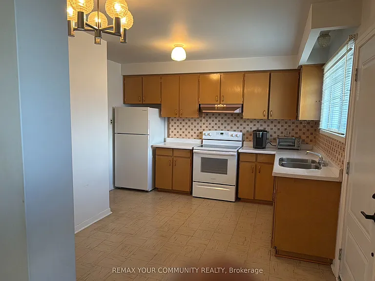 300 Driftwood Ave #UPPER — Photo 24