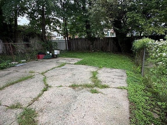 2nd image of 936 Carteret Ave