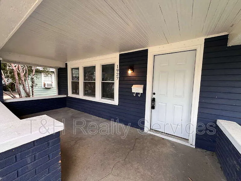 3 bed, 1.0 bath, 2182 sqft, $1,495 — Photo 3
