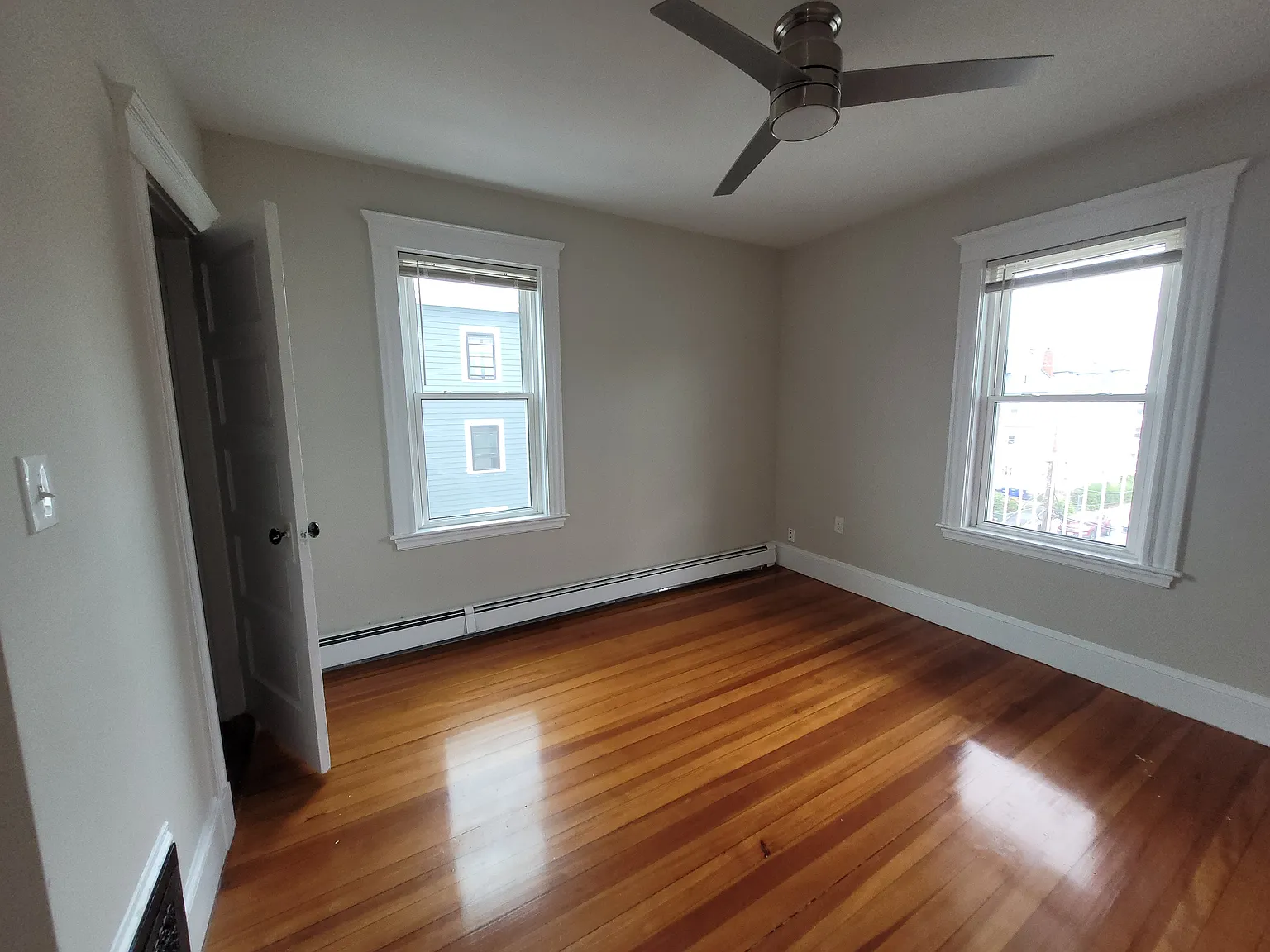3 bed, 1000 sqft, $3,200 — Photo 3