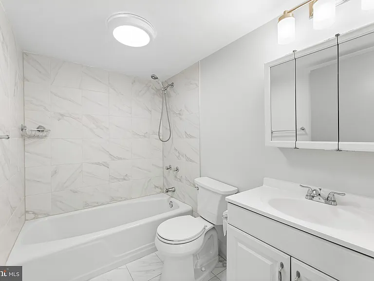 3226 Sayre Dr — Photo 9