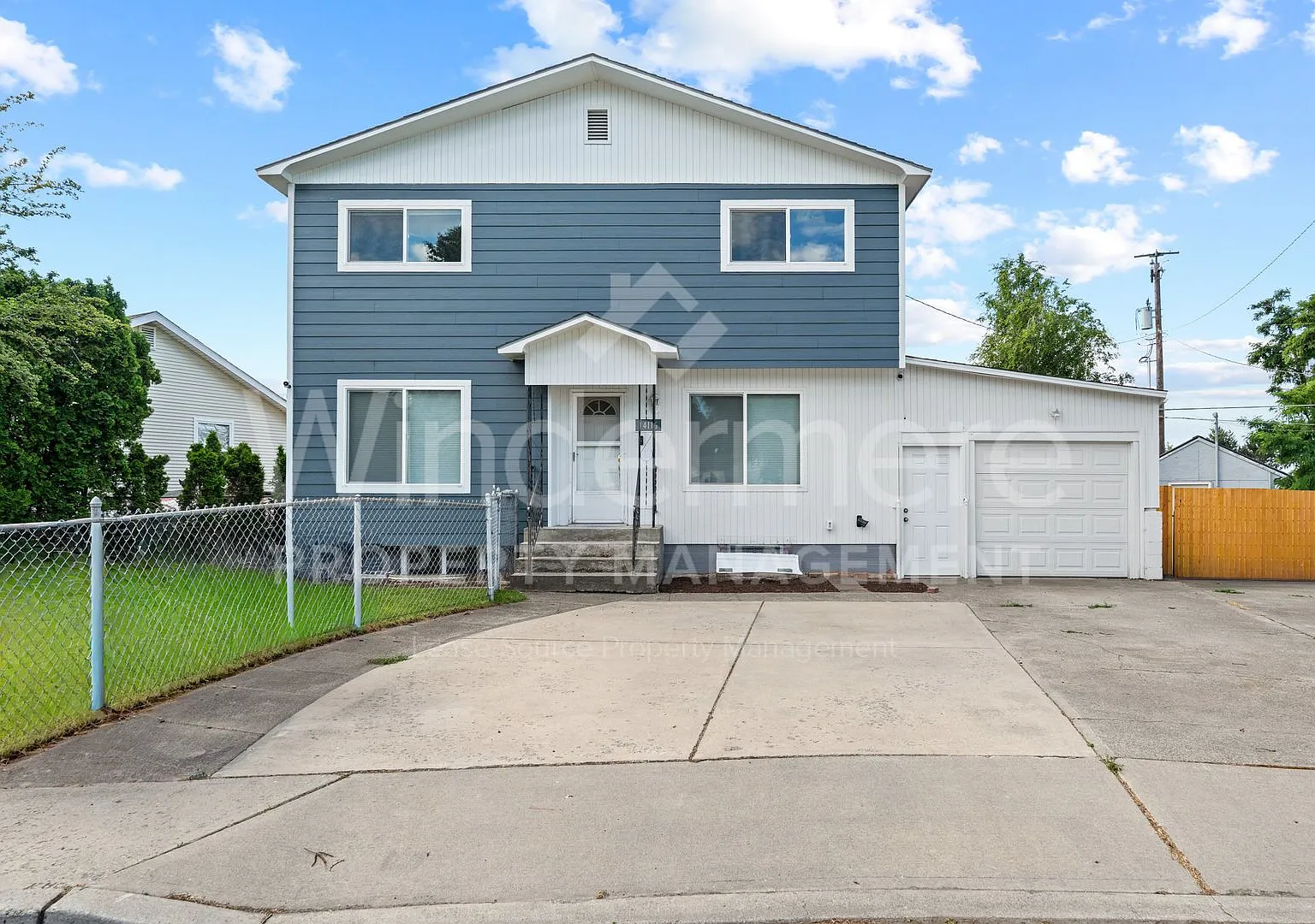 ** First month half off ** Beautiful 3 Bedroom Home - EV Charger - Pet Friendly — Photo 1