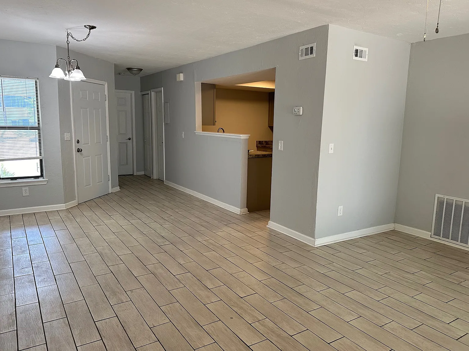 3 bed, 1240 sqft, $2,050 — Photo 4