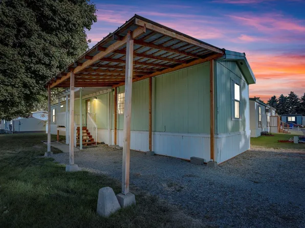 3920 E Center Rd Trailer 13, Mead, WA 99021