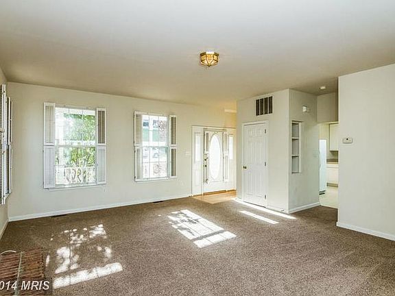 4th image of 20 Aspen Woods Dr