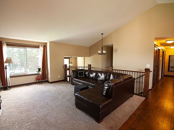 5th image of 20919 Carver St