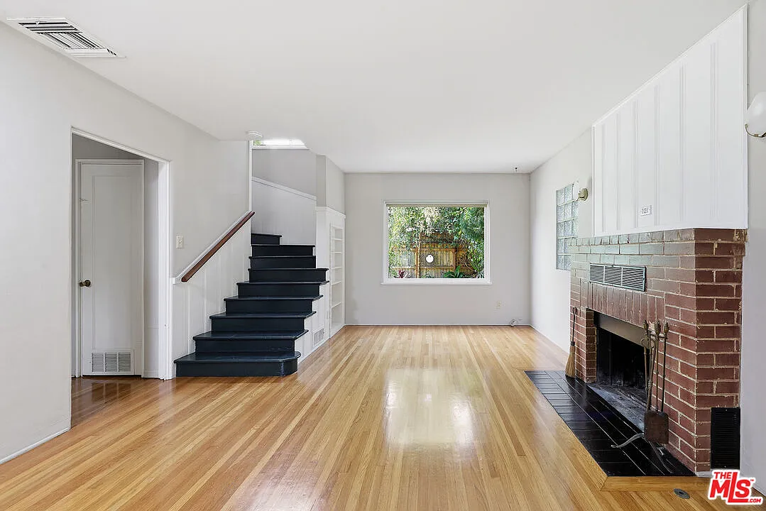 2 bed, 1.5 bath, 1355 sqft, $7,000 — Photo 4
