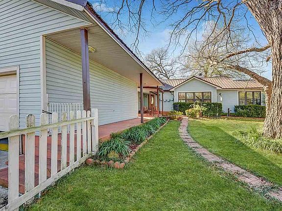 2nd image of 8192 Pecan Cir