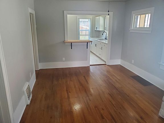 4th image of 218 W Chinook St