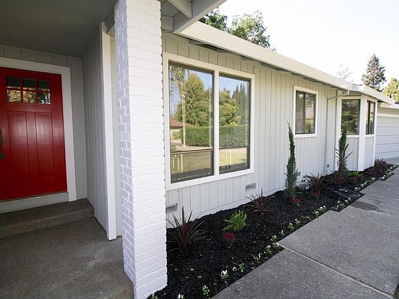 3rd image of 10 Joy River Ct