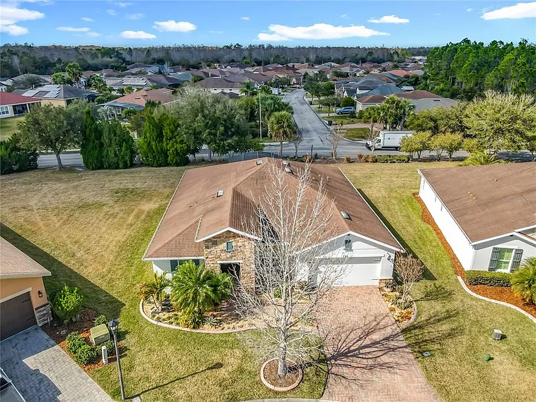 790 Carmel Ln — Photo 1