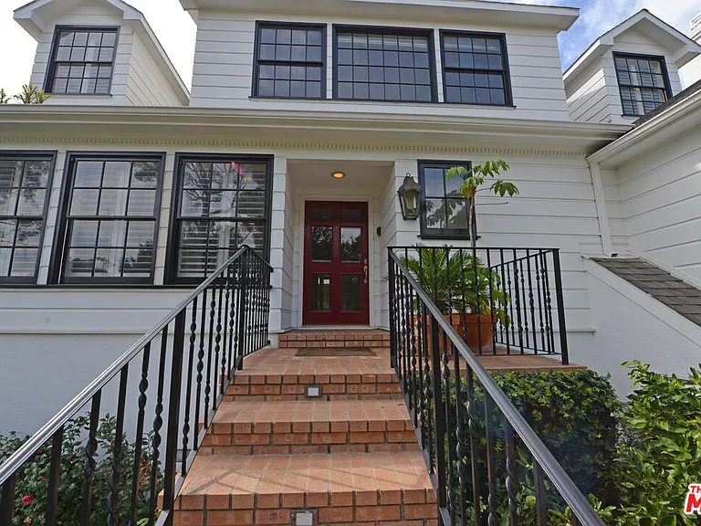 321 Dalehurst Ave — Photo 2