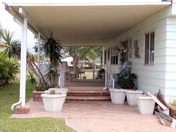 3rd image of 3010 Lamplighter Dr
