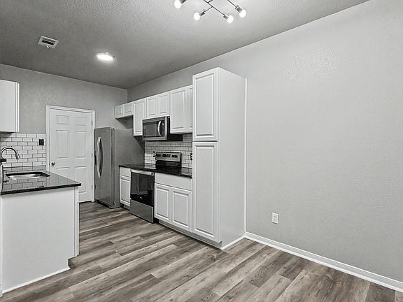 2nd image of 2804 Lucille Dr #B