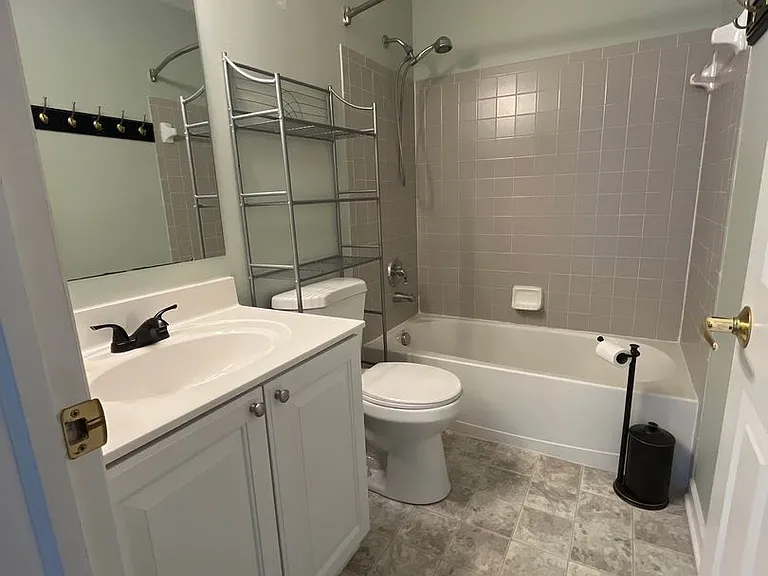 435 Vanderbuilt St — Photo 15