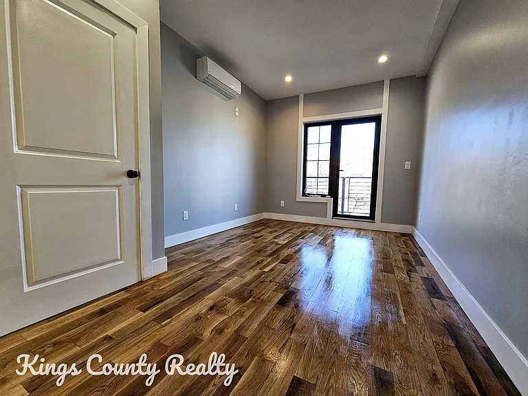 565 Midwood St #3 — Photo 13