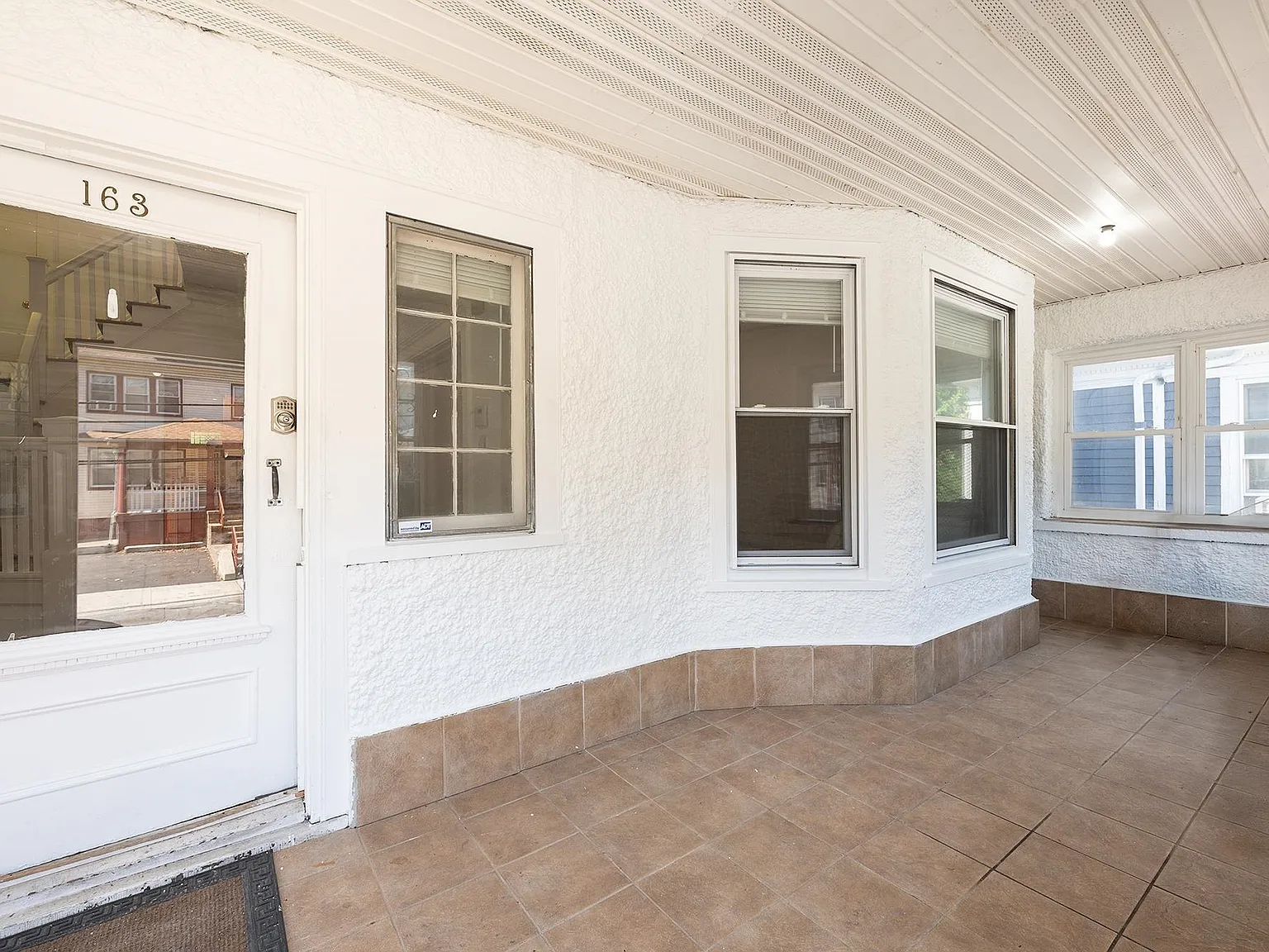 5 bed, 2.5 bath, $3,800 — Photo 2