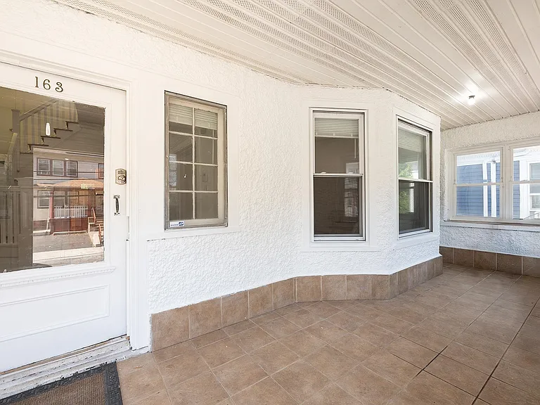 163 Jewett Ave — Photo 2