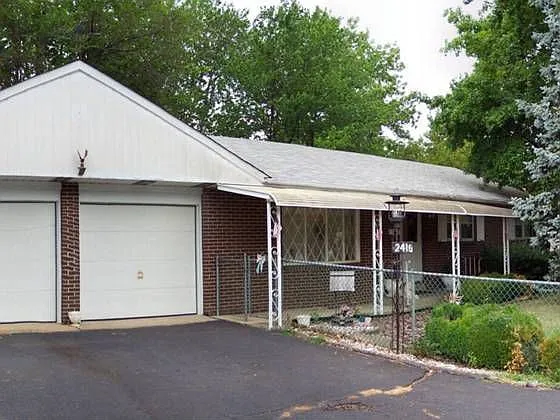 2416 Forrest Ave photo 1