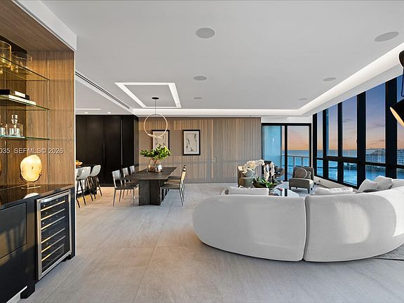 4th image of 100 S Pointe Dr Unit 1201/1202