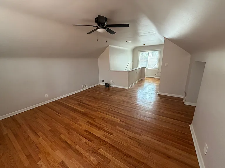 17600 Westmoreland Rd — Photo 9