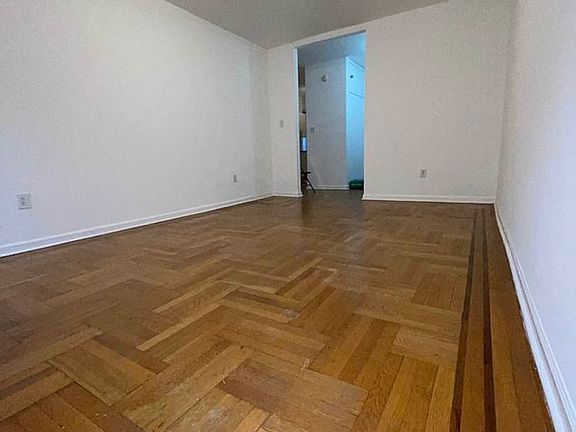 3rd image of 2100 Beekman Pl #A