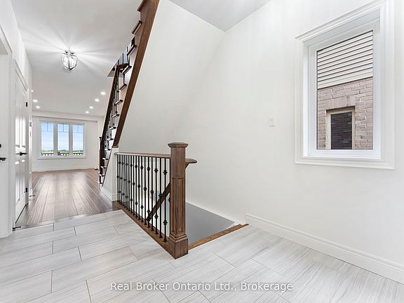 4th image of 86 Dunrobin Ln