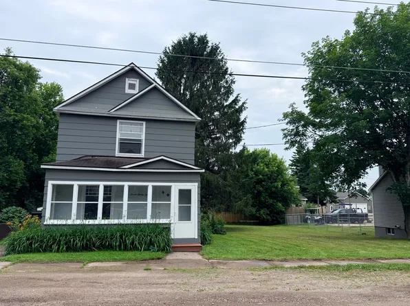 722 Carrie St, Sault Sainte Marie, MI 49783