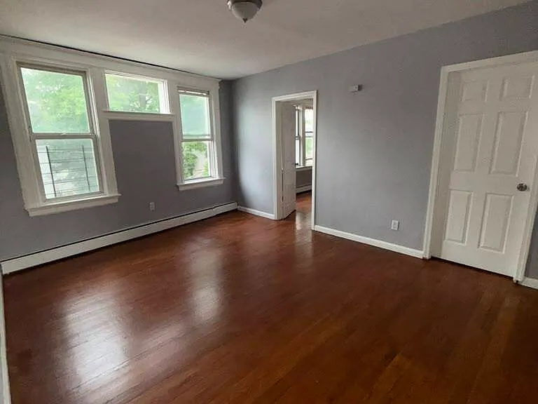 544 Grove St — Photo 6