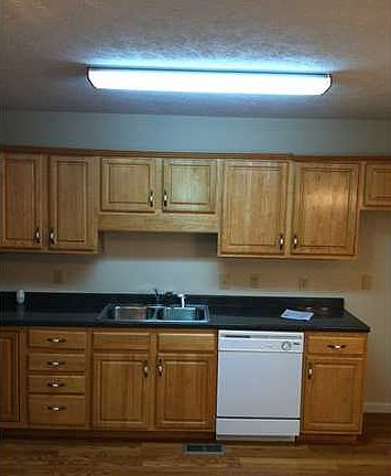 3rd image of 88 Willow Dr