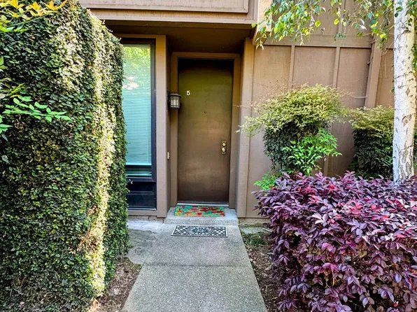 2224 Woodside Ln Unit 5, Sacramento, CA 95825