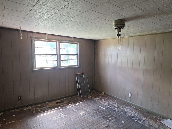 3rd image of 378 College St