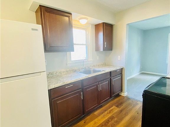 4th image of 13320 West Ave