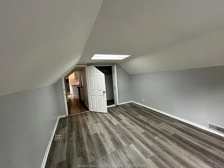 3153 Peter St #UPPER — Photo 6