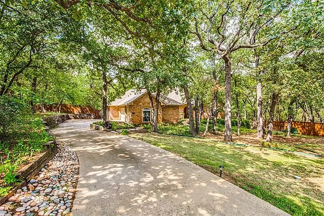 1st image of 140 Eagles Nest Cir