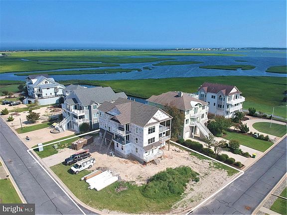 3rd image of 14 S Shore Dr N