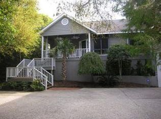 561 Coral Ridge Rd, Pine Knoll Shores, NC 28512