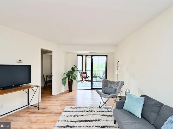 5904 Mount Eagle Dr APT 911, Alexandria, VA 22303
