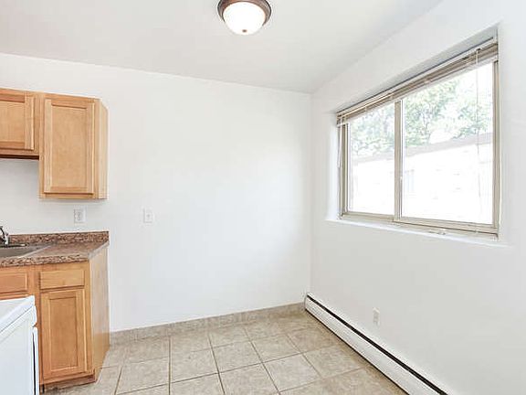 4th image of 725 8th Ave SE APT 21