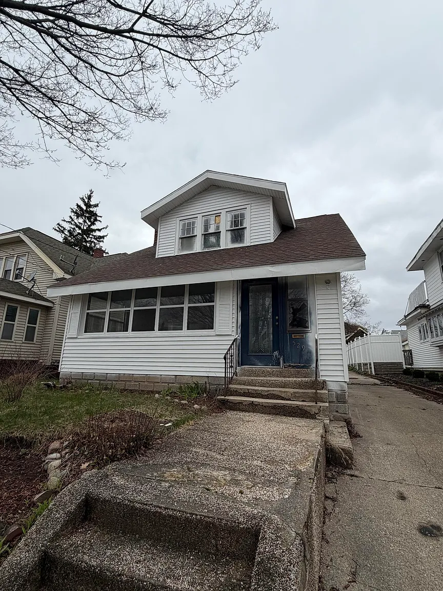529 Ardmore St SE photo 1