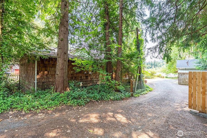 2nd image of 14940 Cedarwood Drive SE
