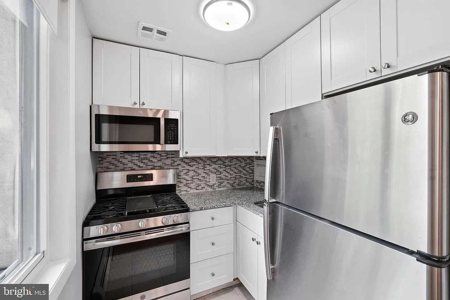 1 bed, 674 sqft, $1,750 — Photo 3