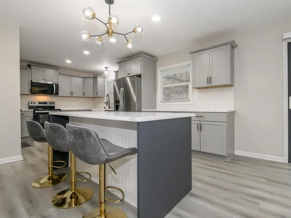 214 Willow COURT, Hartland, WI 53029
