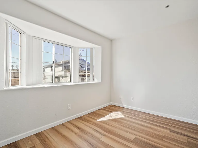 221 Donax Ave #11 — Photo 12
