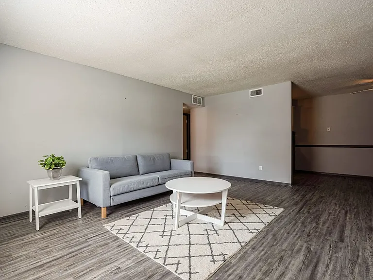 Sterling Park Apartments — Photo 8
