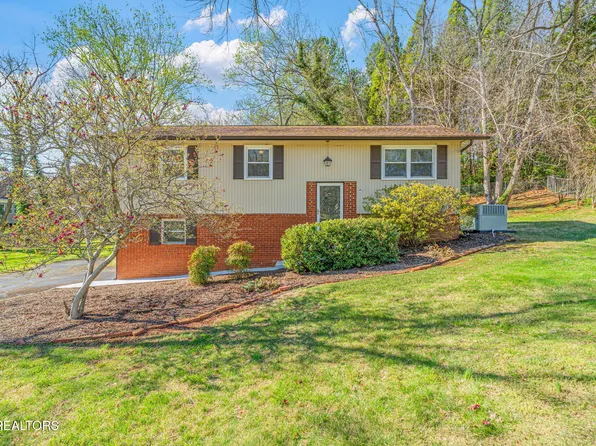 7809 Serena Cir, Knoxville, TN 37919