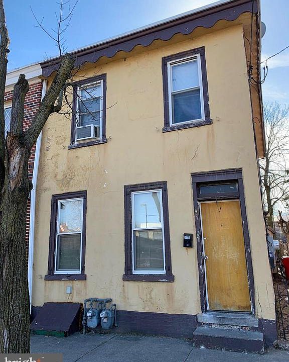 1st image of 42 E Oak St