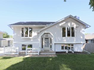 4216 90th St, Urbandale, IA 50322