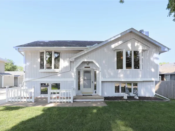 4216 90th St, Urbandale, IA 50322